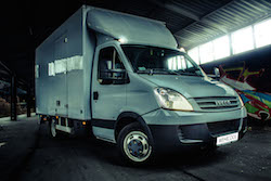 Iveco Daily - kontener z wind�